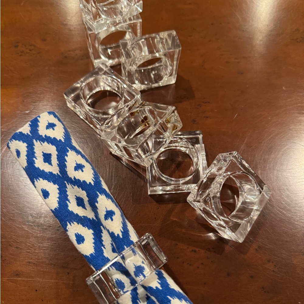Set of 8 lucite napkin rings
